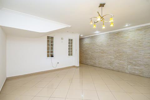 Sobrado para locacao no Jardim Botânico em Curitiba com 219,2m² por R$ 5.000,00