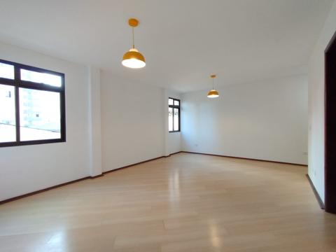 Apartamento para locacao no Centro em Curitiba com 110m² por R$ 3.200,00
