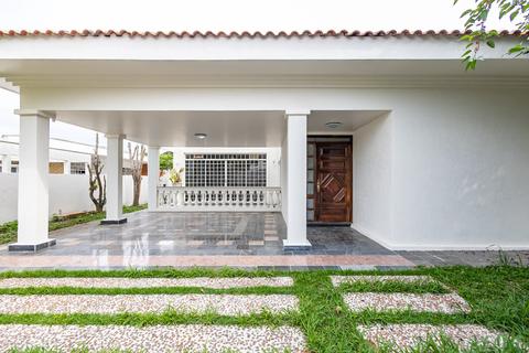 Casa Residencial para locacao no Jardim Social em Curitiba com 490m² por R$ 15.800,00