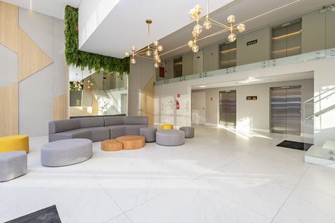 Apartamento para locacao no Centro em Curitiba com 19,11m² por R$ 2.150,00