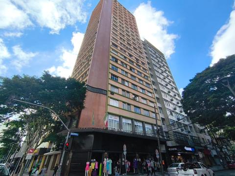 Salas/Conjuntos para locacao no Centro em Curitiba com 36,7m² por R$ 1.750,00