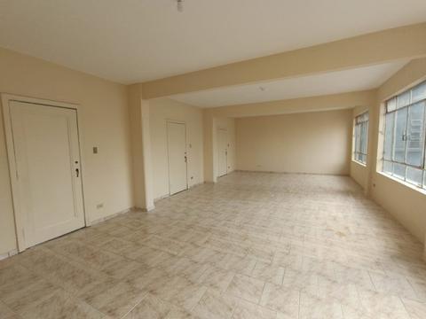Salas/Conjuntos para locacao no Centro em Curitiba com 56,13m² por R$ 1.300,00