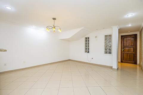 Sobrado para locacao no Jardim Botânico em Curitiba com 219,2m² por R$ 5.000,00