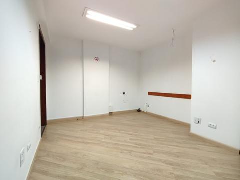Salas/Conjuntos para locacao no Centro em Curitiba com 52,38m² por R$ 1.800,00
