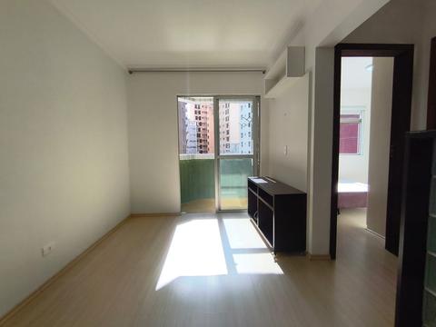 Apartamento para locacao no Centro em Curitiba com 34,3m² por R$ 2.250,00