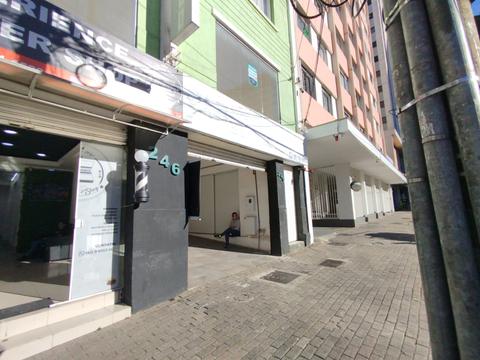 Apartamento para locacao no Centro em Curitiba com 141,8m² por R$ 3.000,00