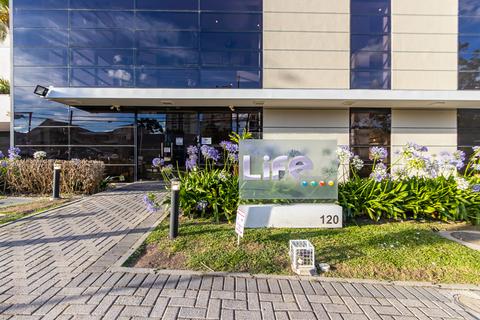 Apartamento para locacao no Capão Raso em Curitiba com 99,36m² por R$ 4.500,00