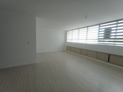 Área Comercial para locacao no Centro Cívico em Curitiba com 61m² por R$ 1.060,00