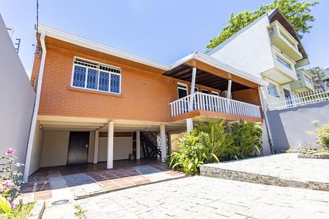 Sobrado para locacao no Vila Izabel em Curitiba com 231m² por R$ 5.500,00