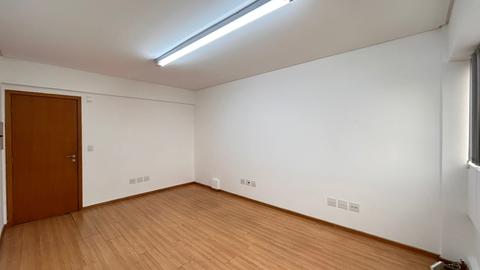 Salas/Conjuntos para locacao no Centro em Curitiba com 19,48m² por R$ 750,00