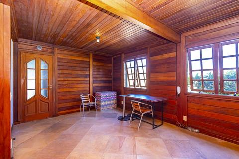 Casa Comercial para locacao no Campina do Siqueira em Curitiba com 254m² por R$ 7.400,00